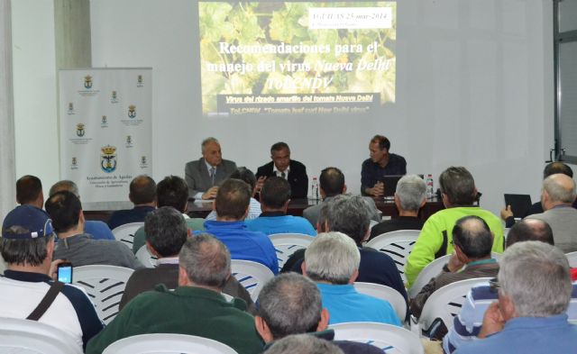 El director general de Industria Agroalimentaria y Capacitación Agraria visita Águilas.