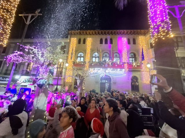 Más de 500.000 luces encienden la Navidad en Águilas