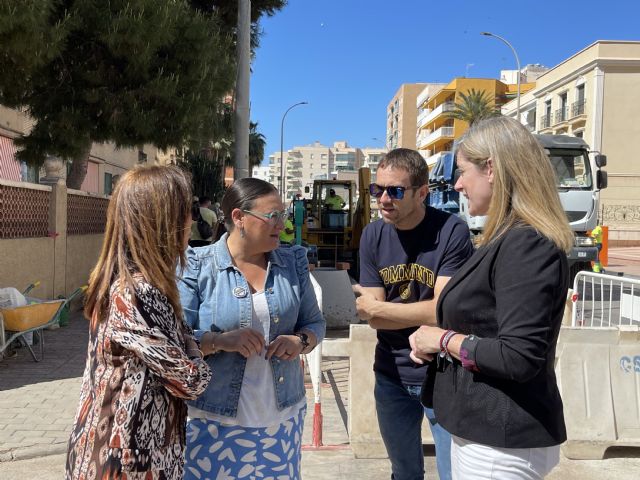 La líder del PP y la directora general de Carreteras visitan las obras de mejora de las travesías de Águilas