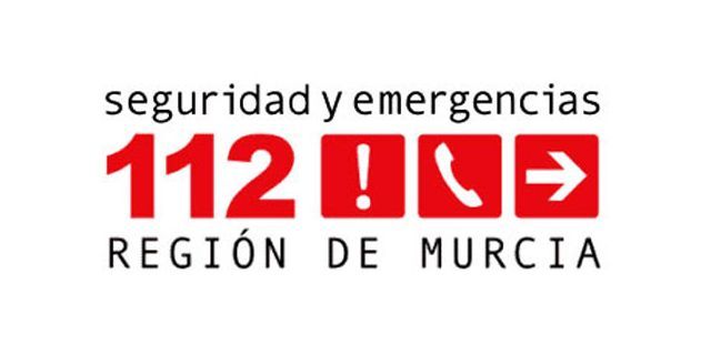 Servicios de emergencia atienden y trasladan a una mujer herida en accidente de tráfico en Águilas