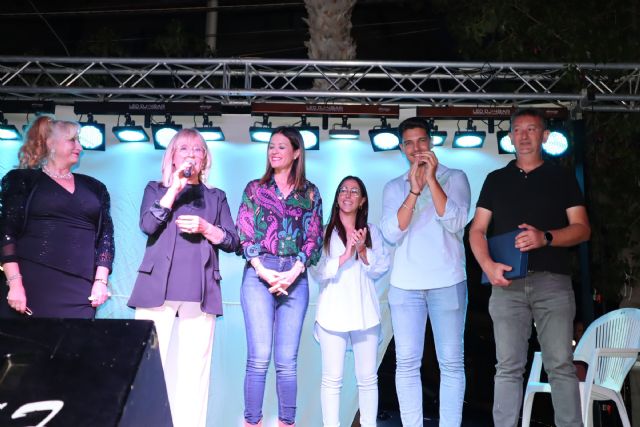 Antonio López García recibe el reconocimiento de Vecino del Año en las fiestas de Las Lomas