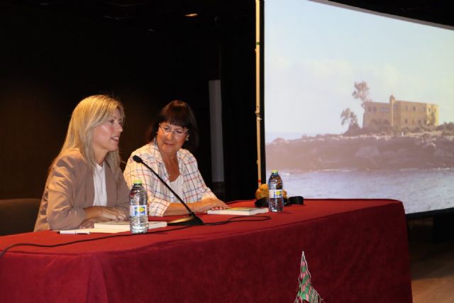 La Casa de Cultura acoge la presentación de 'Los tres lados de la casa amarilla'