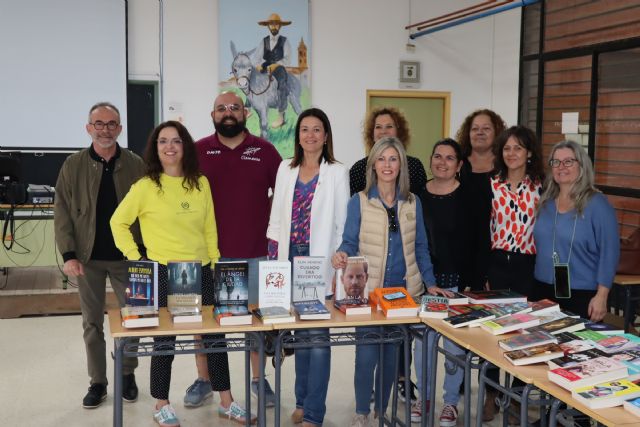 El IES Carlos III organiza una Feria del Libro para sus alumnos