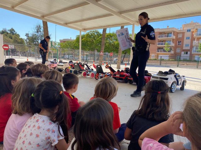 Policía Local desarrolla una jornada de educación vial con los peques de Las Lomas