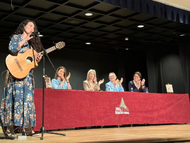 Dolores Ibarra presenta su libro 'El paraíso del olvido'